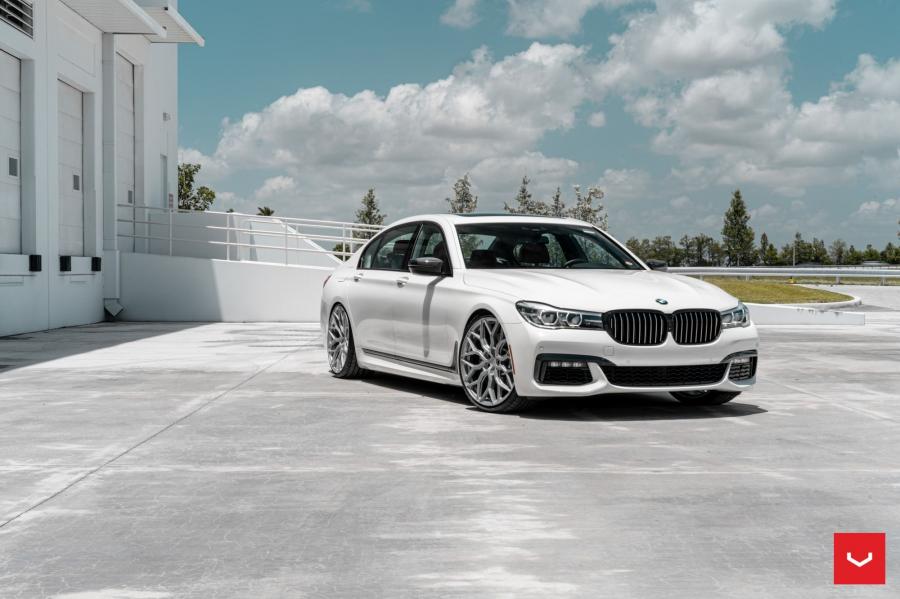  BMW 740i on Vossen Wheels (HF-2) 2018 года  (фото 15 из 15)